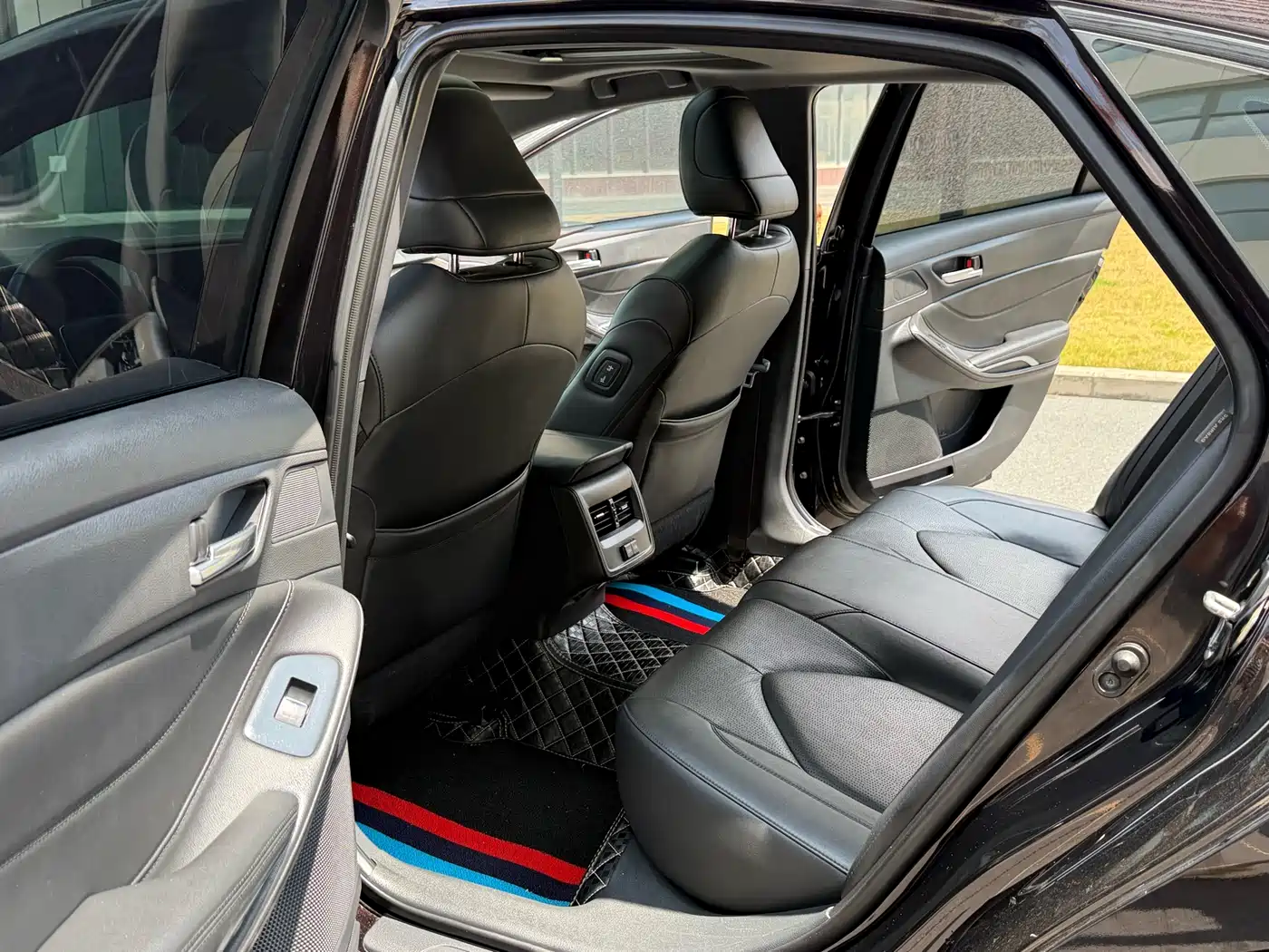 Toyota Avalon 2023 2.5L Luxury Edition фото 5