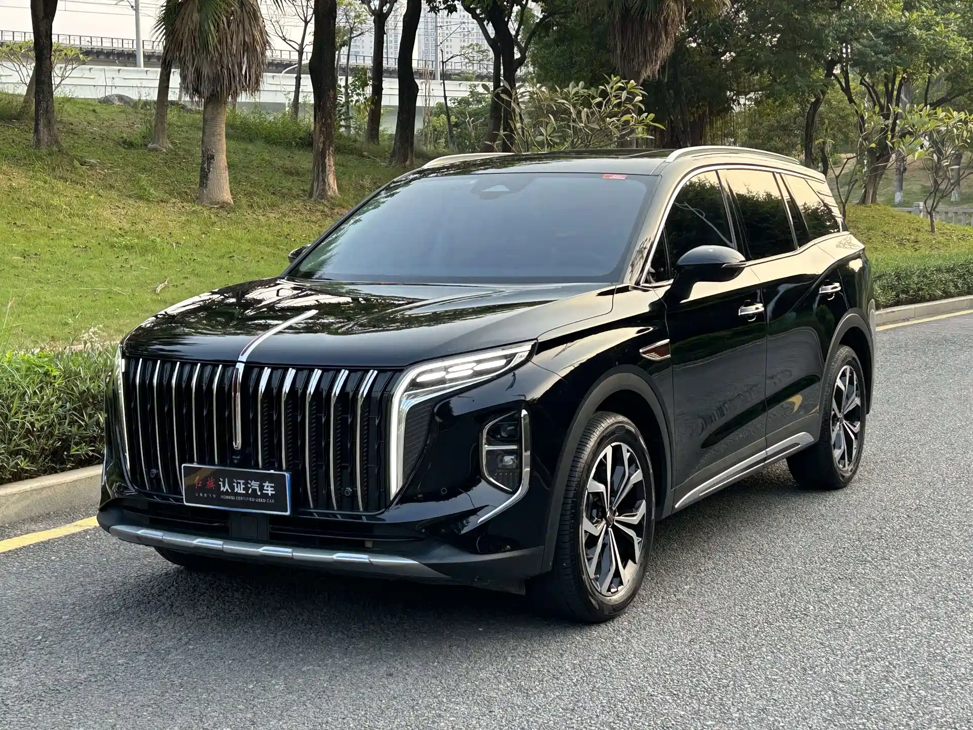 Photo 1 - Hongqi HS7