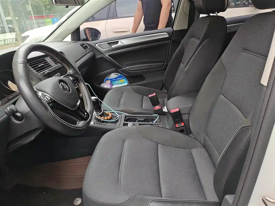 Volkswagen Golf 2020 Beloved Edition 280TSI DSG Comfort фото 9