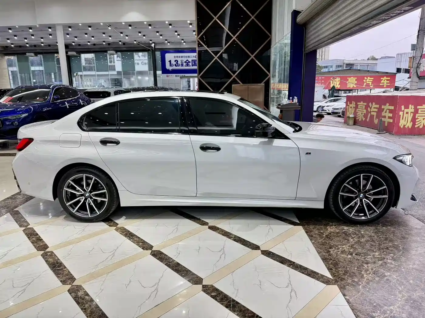 BMW 3 SERIES