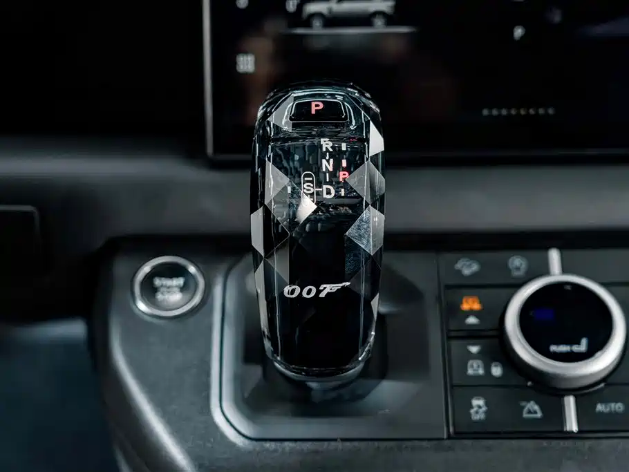 Photo 16 - Land Rover Defender