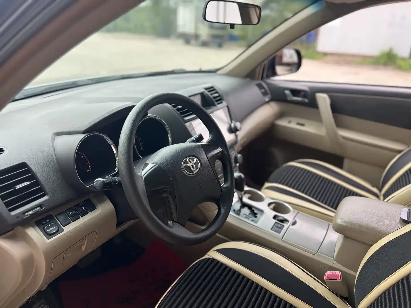 Toyota Highlander 2013 2.7L 2WD 5-seater Purple Gold Edition фото 7