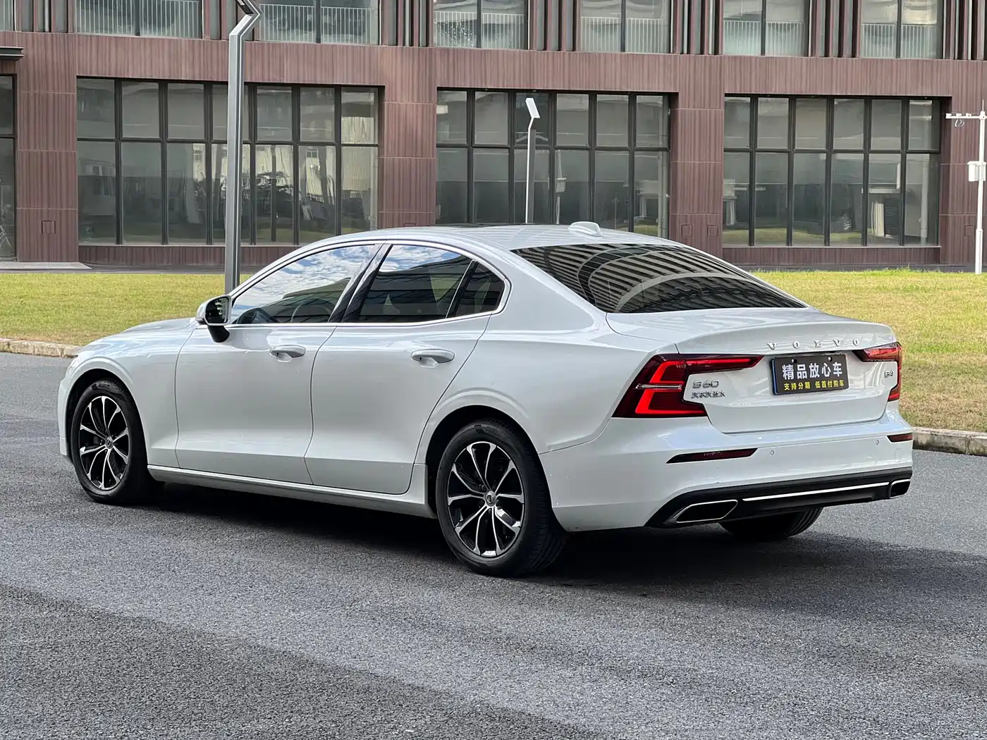 Volvo S60 2022 B4 Smart Comfort Luxury Edition фото 4