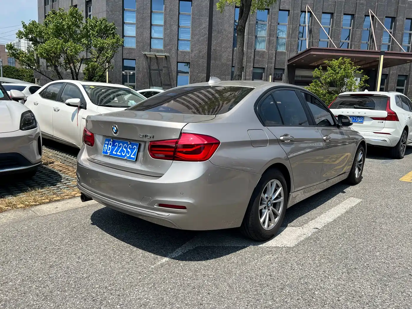 Photo 8 - BMW 3 Series