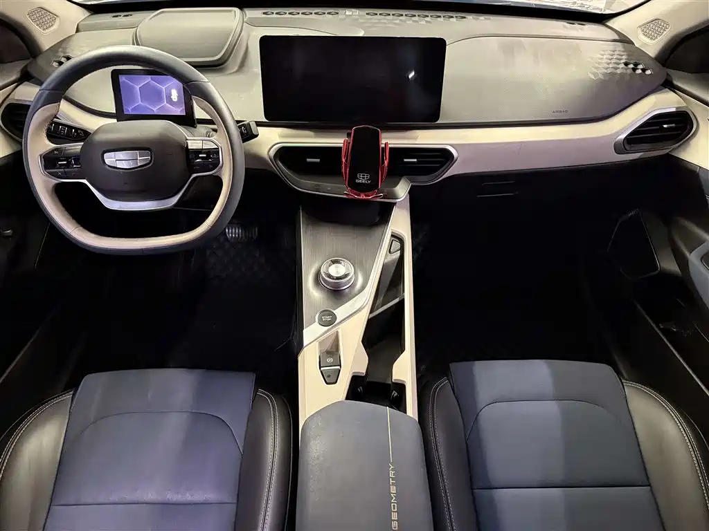 Фото 7 - Geely Geometry A