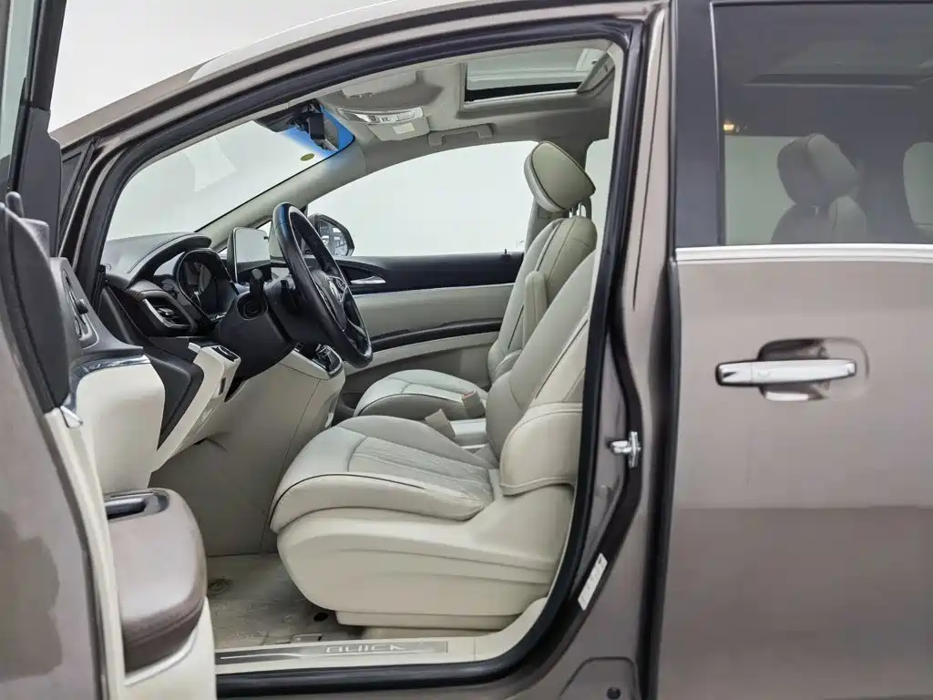 Photo 10 - Buick GL8