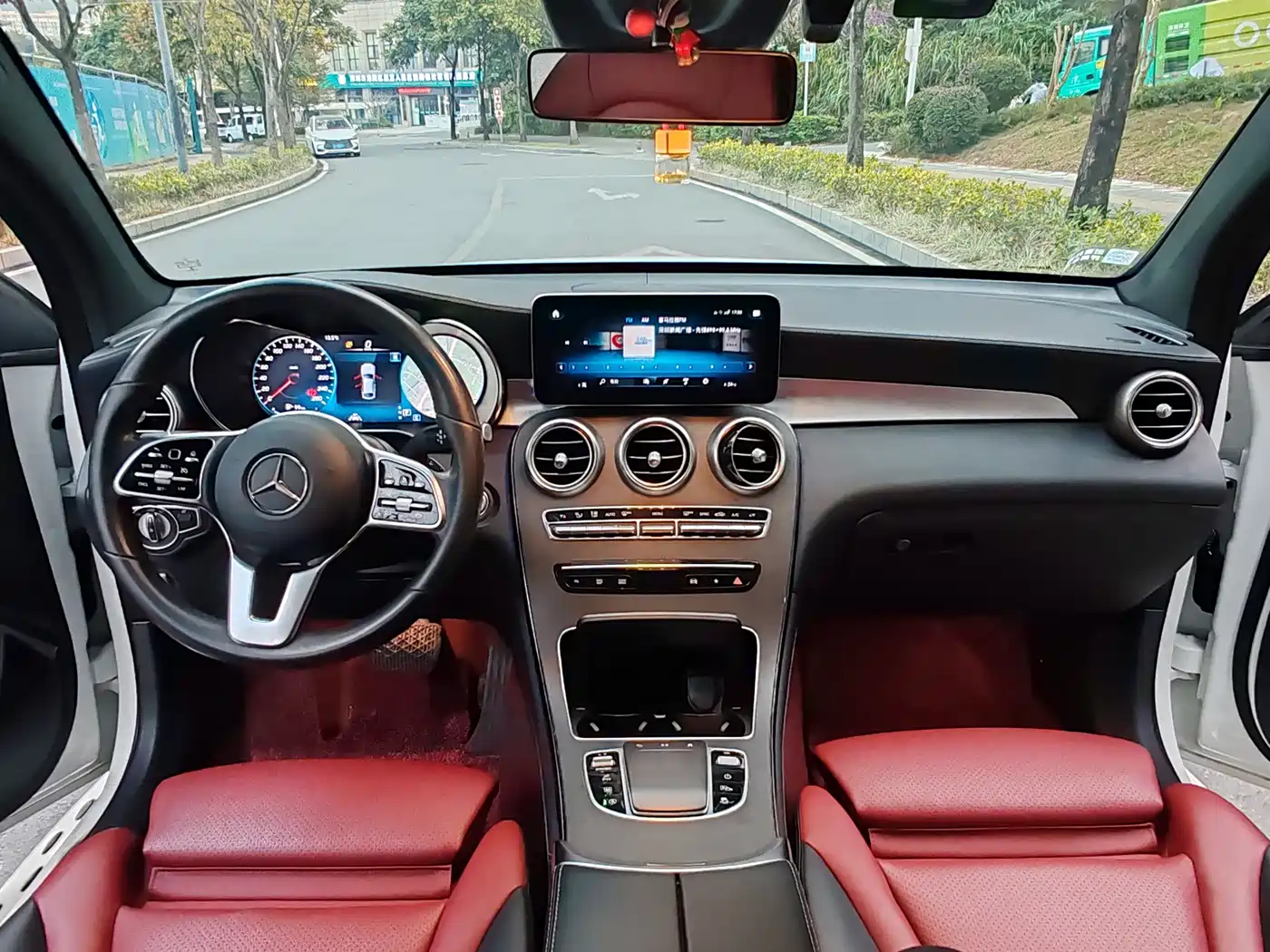 Mercedes-Benz GLC Coupe 2020 GLC 300 4MATIC Coupe SUV фото 7