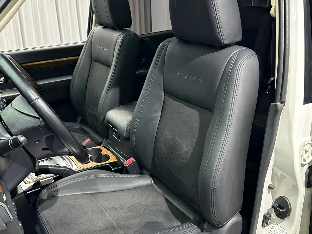 Mitsubishi Pajero (Import) 2018 2018 3.0L Automatic Comfort Version