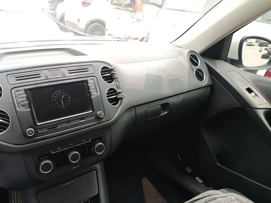 Volkswagen Tiguan 2016 280TSI Automatic 2WD Silk Road Fashion Edition фото 13