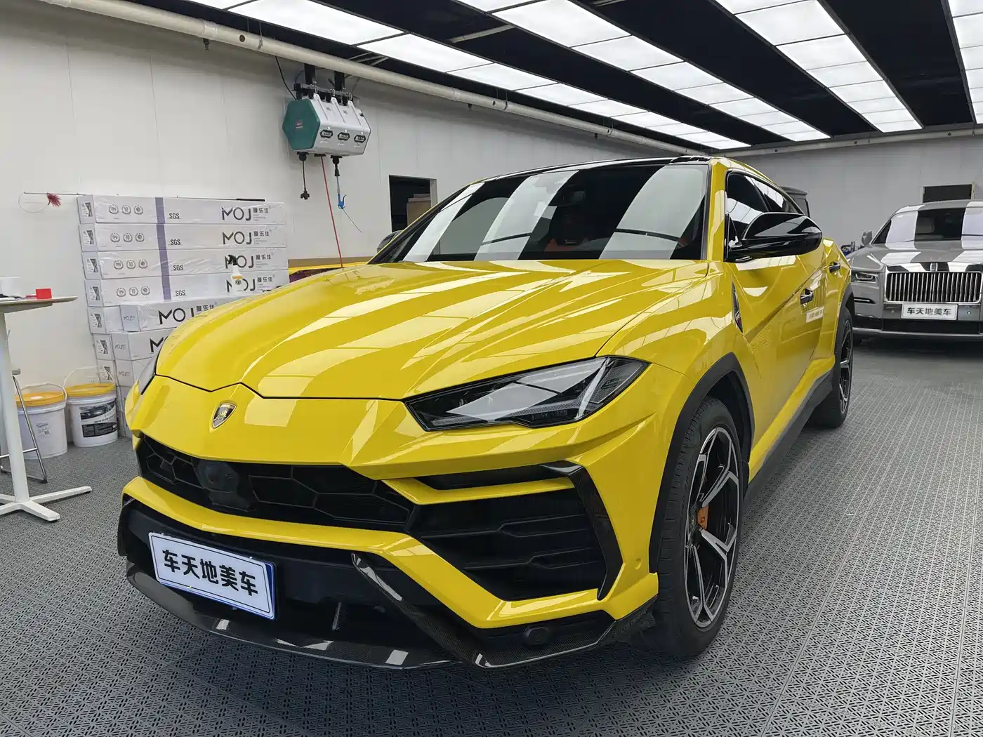 LAMBORGHINI URUS