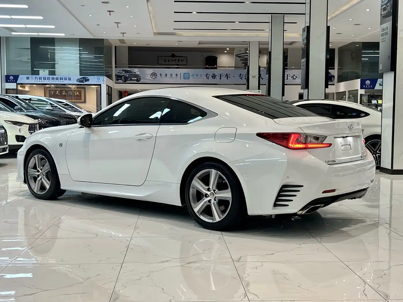 Lexus RC 2016 200t F SPORT Edition фото 9