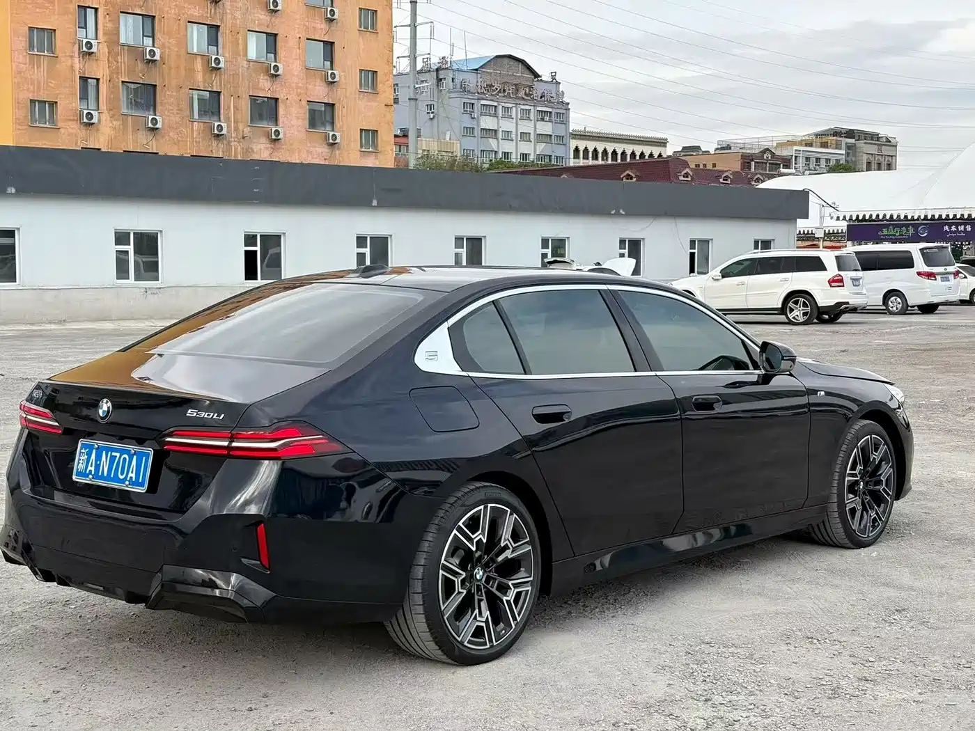 BMW 5 Series 2025 530Li Leading M Sport Package фото 7