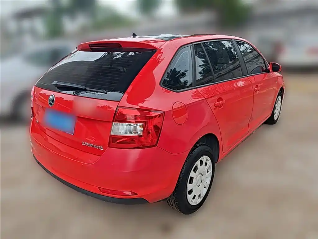 Škoda Skoda Rapid Spaceback 2016 Facelift 1.6L Manual Forward Edition фото 12