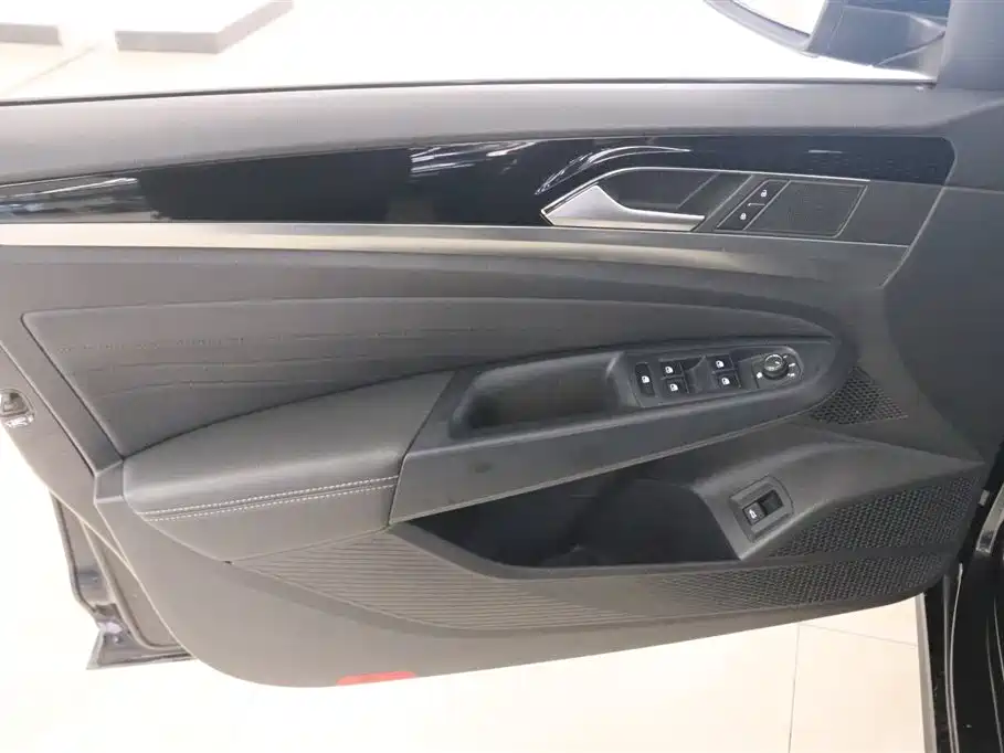 Volkswagen Passat 2022 280TSI Business Edition фото 10