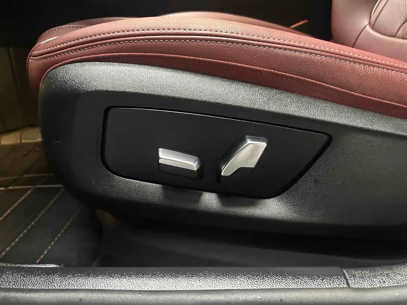 BMW 5 Series 2023 530Li Leading M Sport Package фото 9