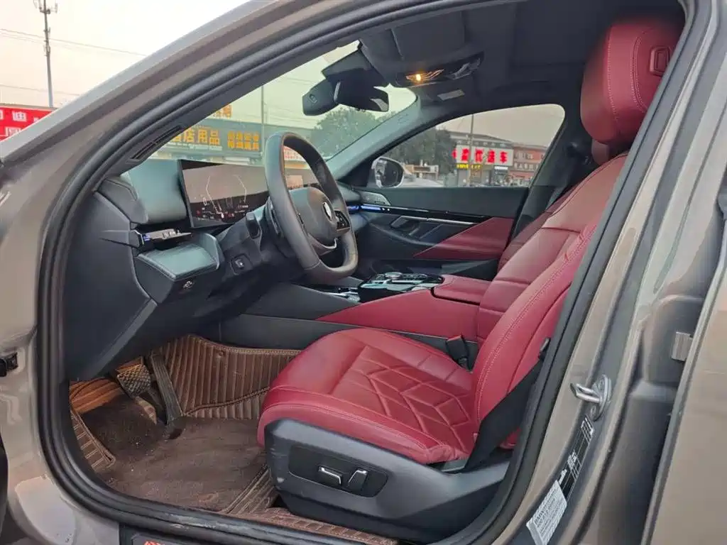 BMW 5 Series 2024 525Li Luxury Package фото 5