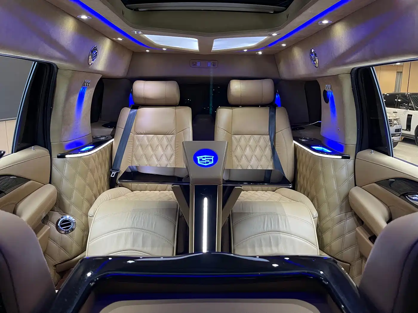 Cadillac Escalade 2017 6.2L ESV Platinum Extended фото 14