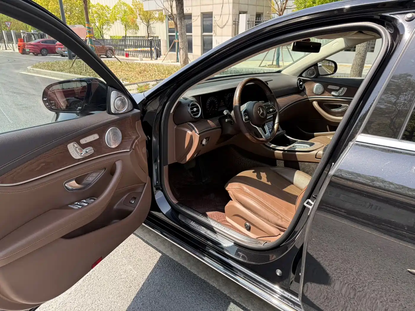 Mercedes-Benz E-Class 2020 E 300 L Luxury Model фото 9