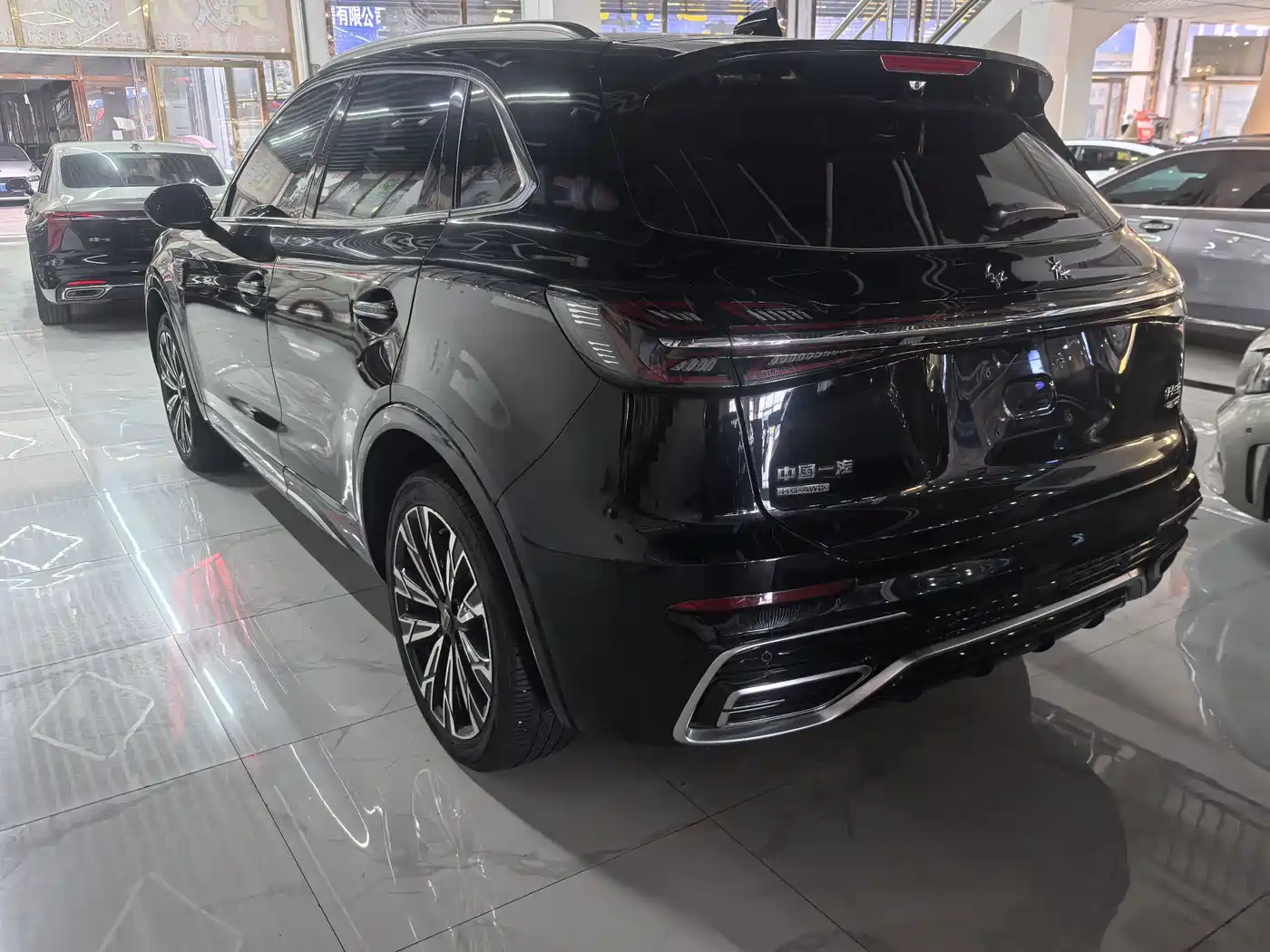 Фото 11 - Hongqi HS5
