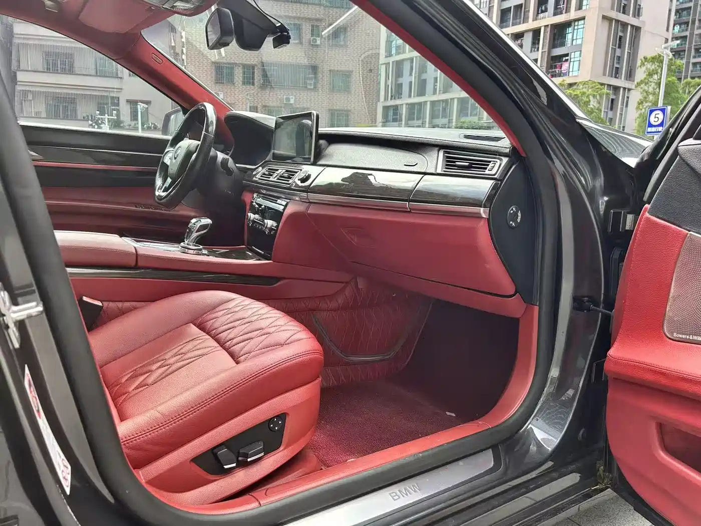 BMW 7 Series 2009 740Li Premium фото 9