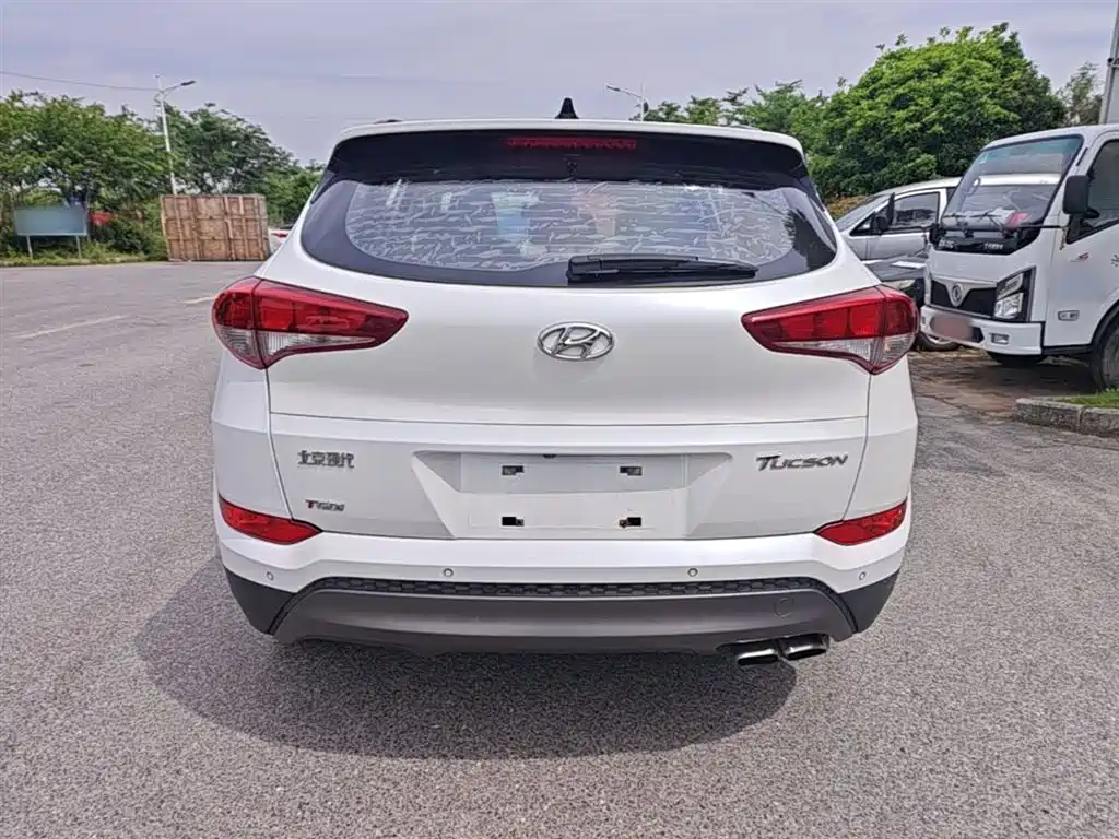HYUNDAI TUCSON