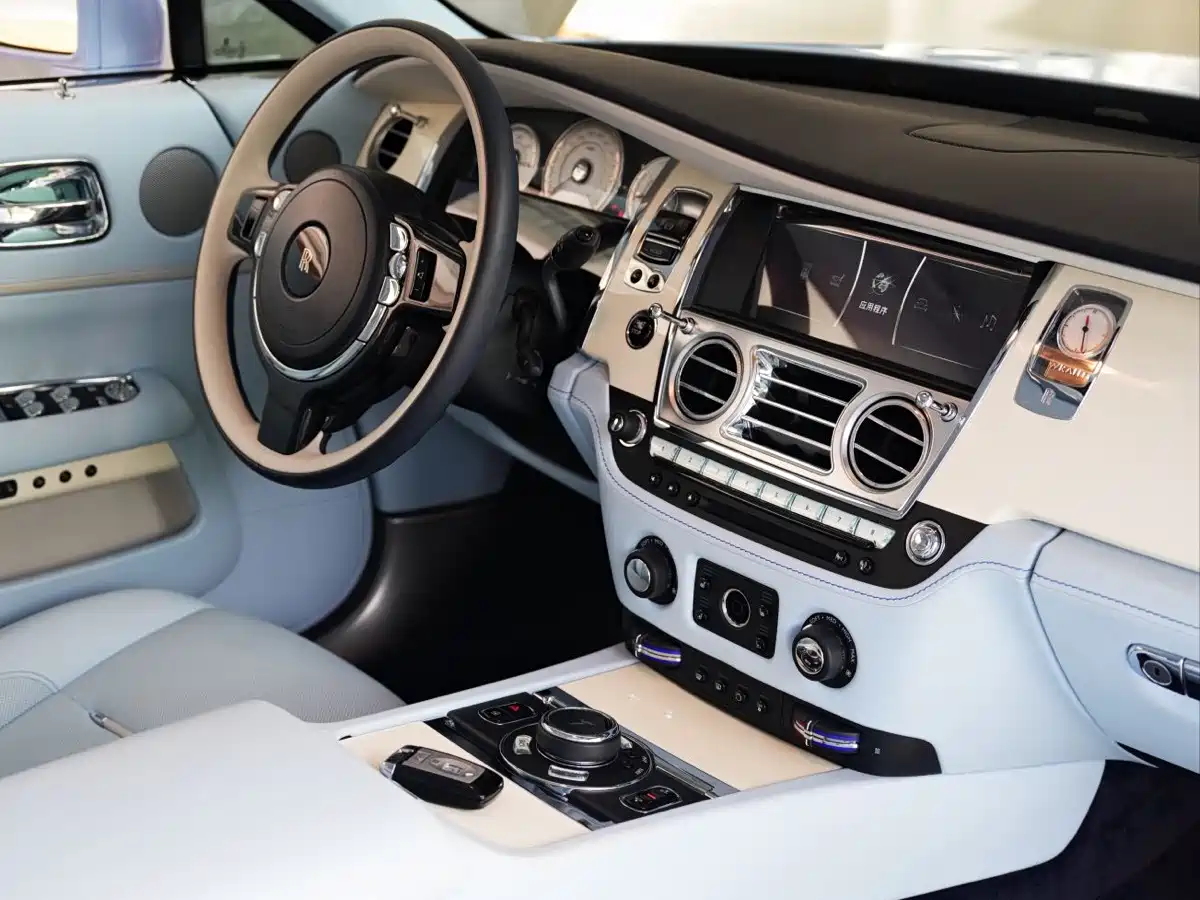 Фото 14 - Rolls-Royce Wraith