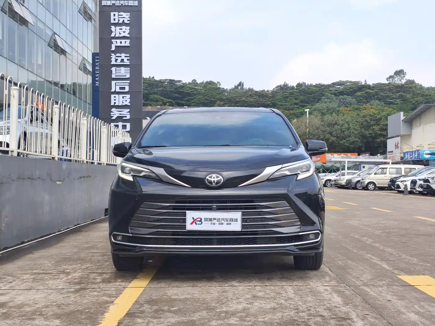 Toyota Sienna 2024 2.5L Hybrid 4WD Premium Edition фото 3