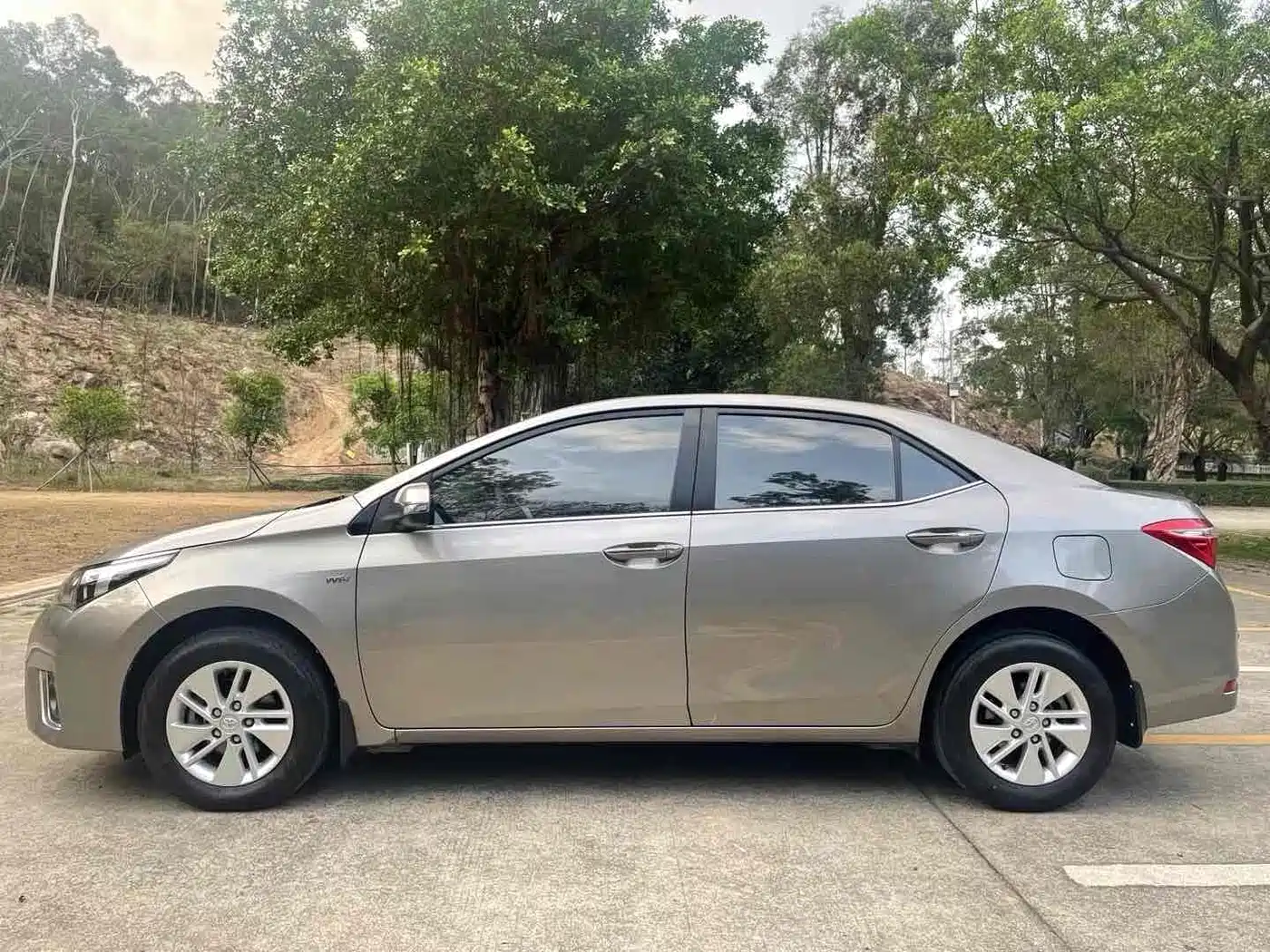 Toyota Corolla 2014 1.6L CVT GL фото 4