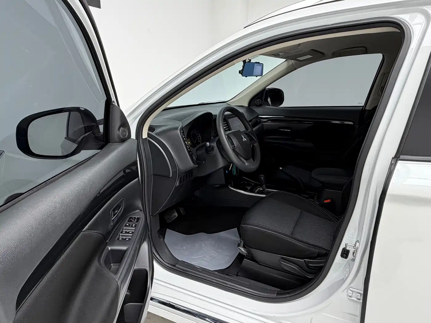 Mitsubishi Outlander 2020 2.0L 2WD Comfort 5-seater фото 14