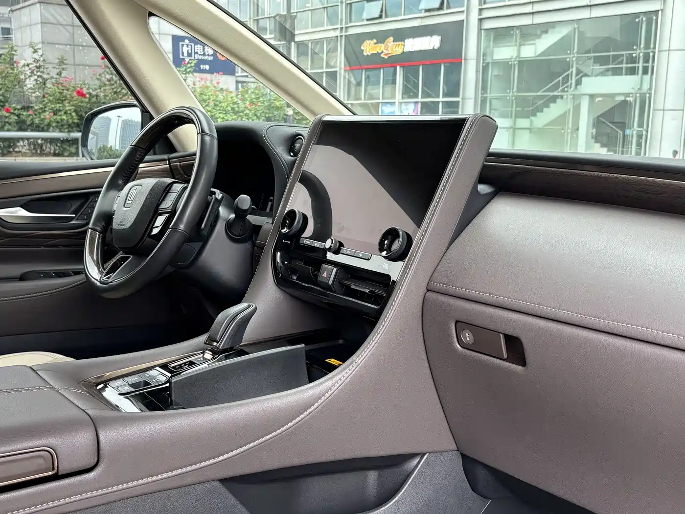 Toyota Vellfire 2024 Crown Hybrid 2.5L Executive Premium Edition фото 8