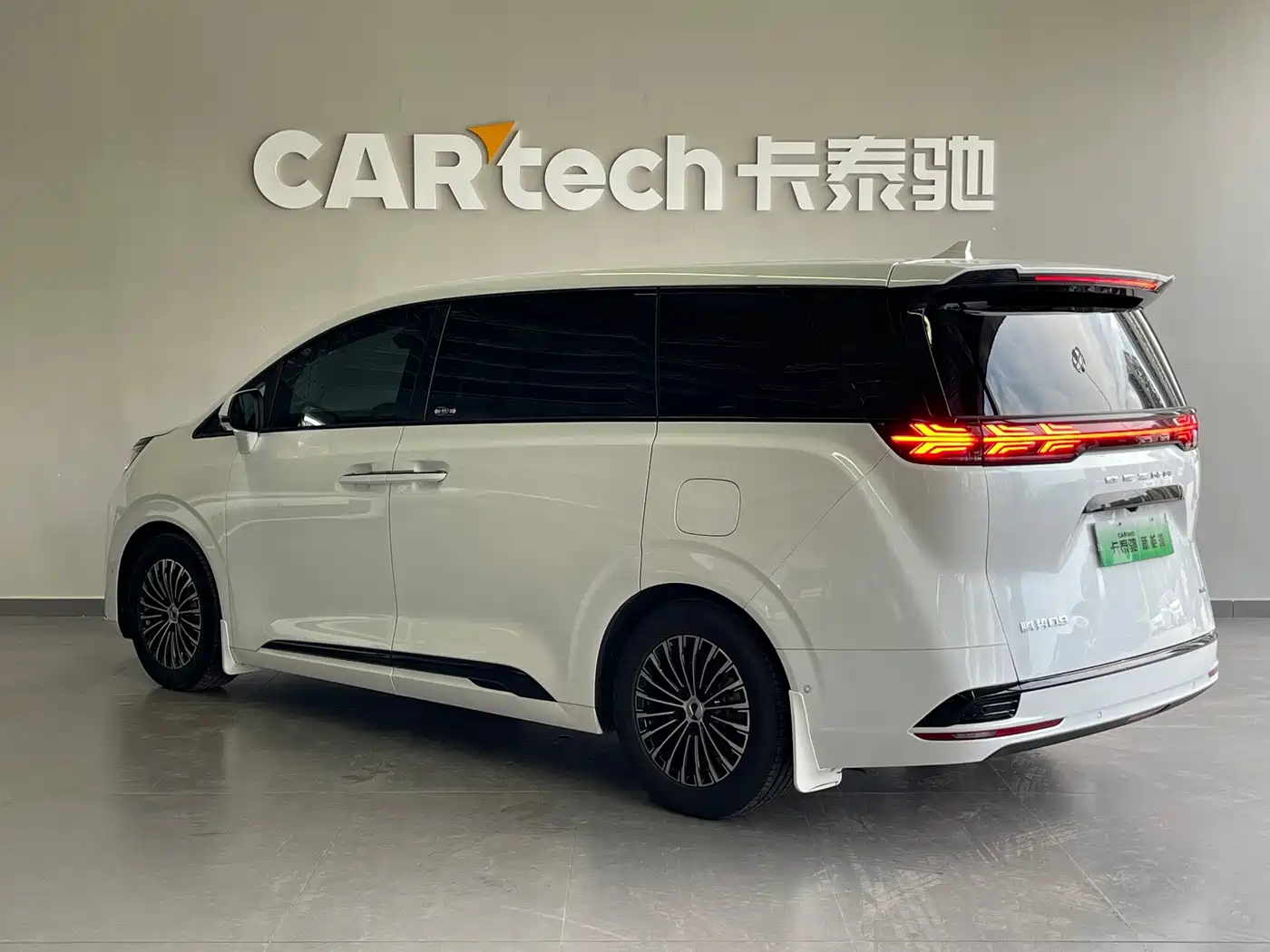 Denza D9 2023 2022 DM-i 970 AWD Flagship