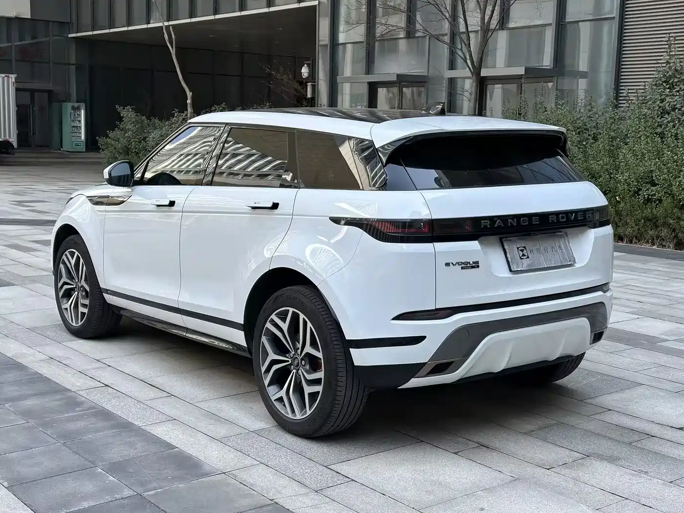 Land Rover Range Rover Evoque 2020 249PS R-DYNAMIC S Sport Edition фото 7