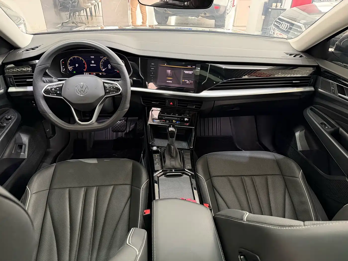 Volkswagen Passat 2024 380TSI Starlight Dragon Soaring Edition фото 8