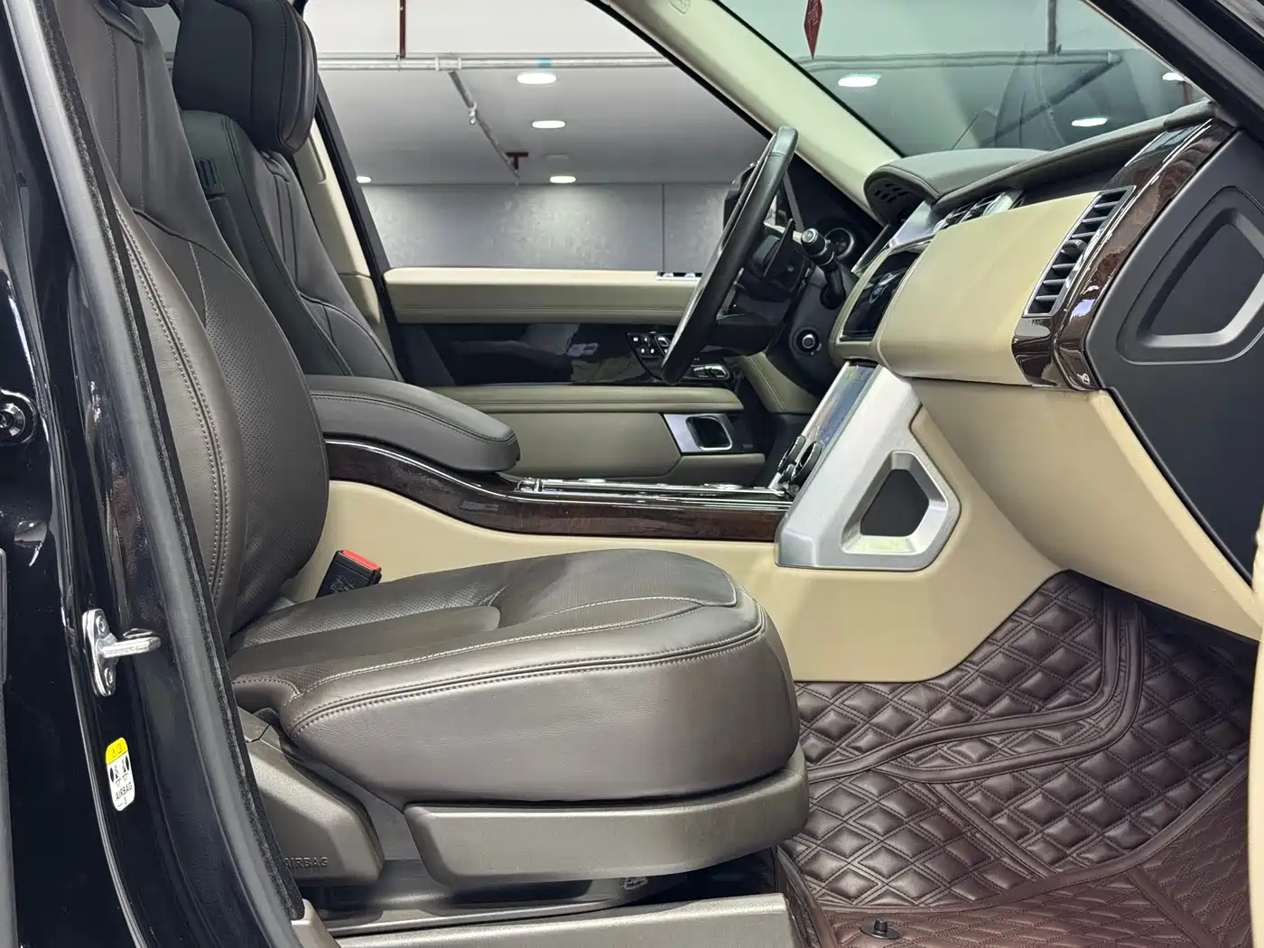Land Rover Range Rover 2022 3.0 L6 360PS Heritage Edition фото 27