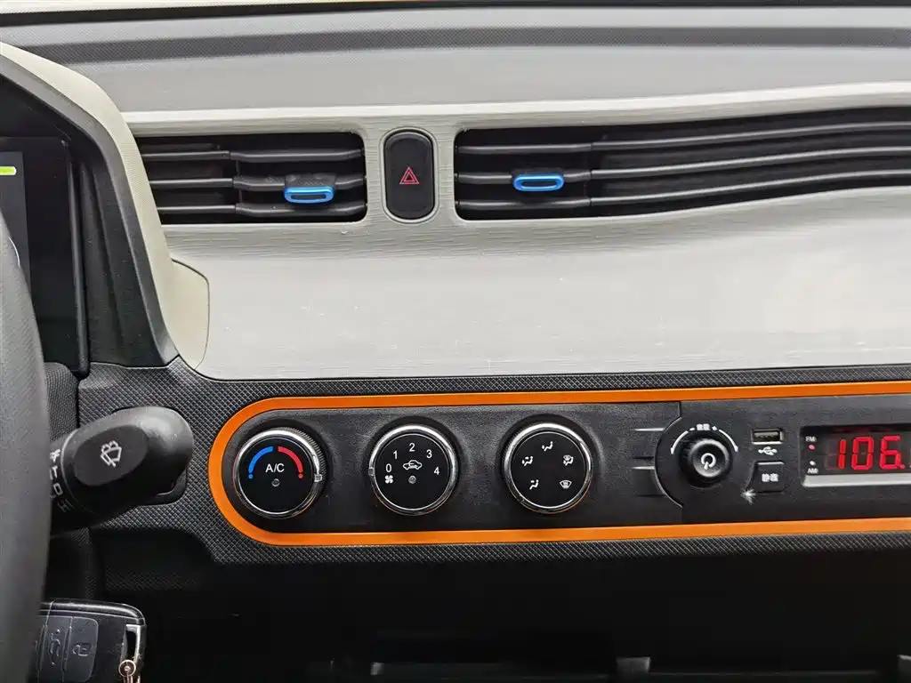 WULING AUTOMOBILE HONGGUANG MINIEV