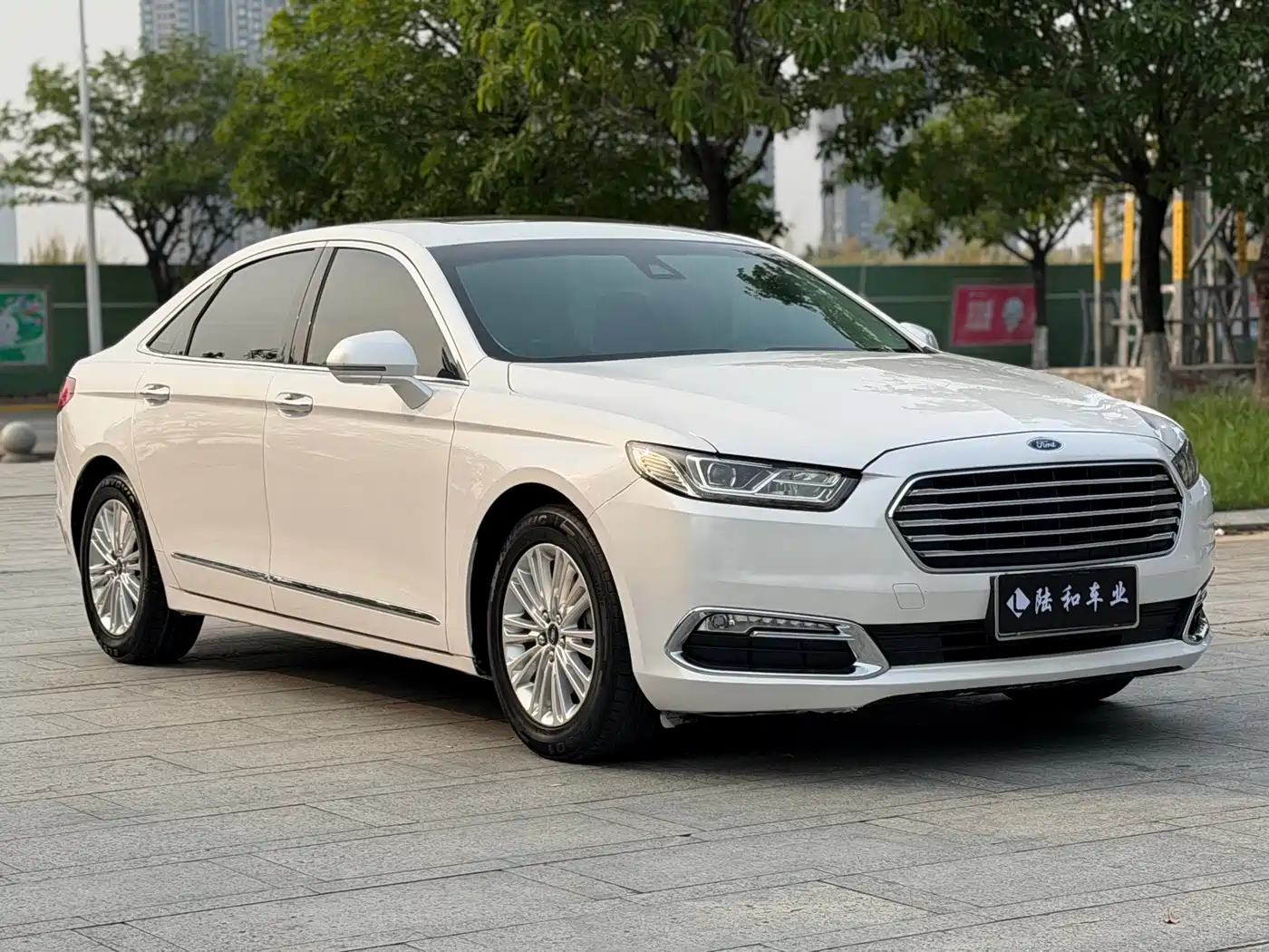 Фото 3 - Ford Taurus