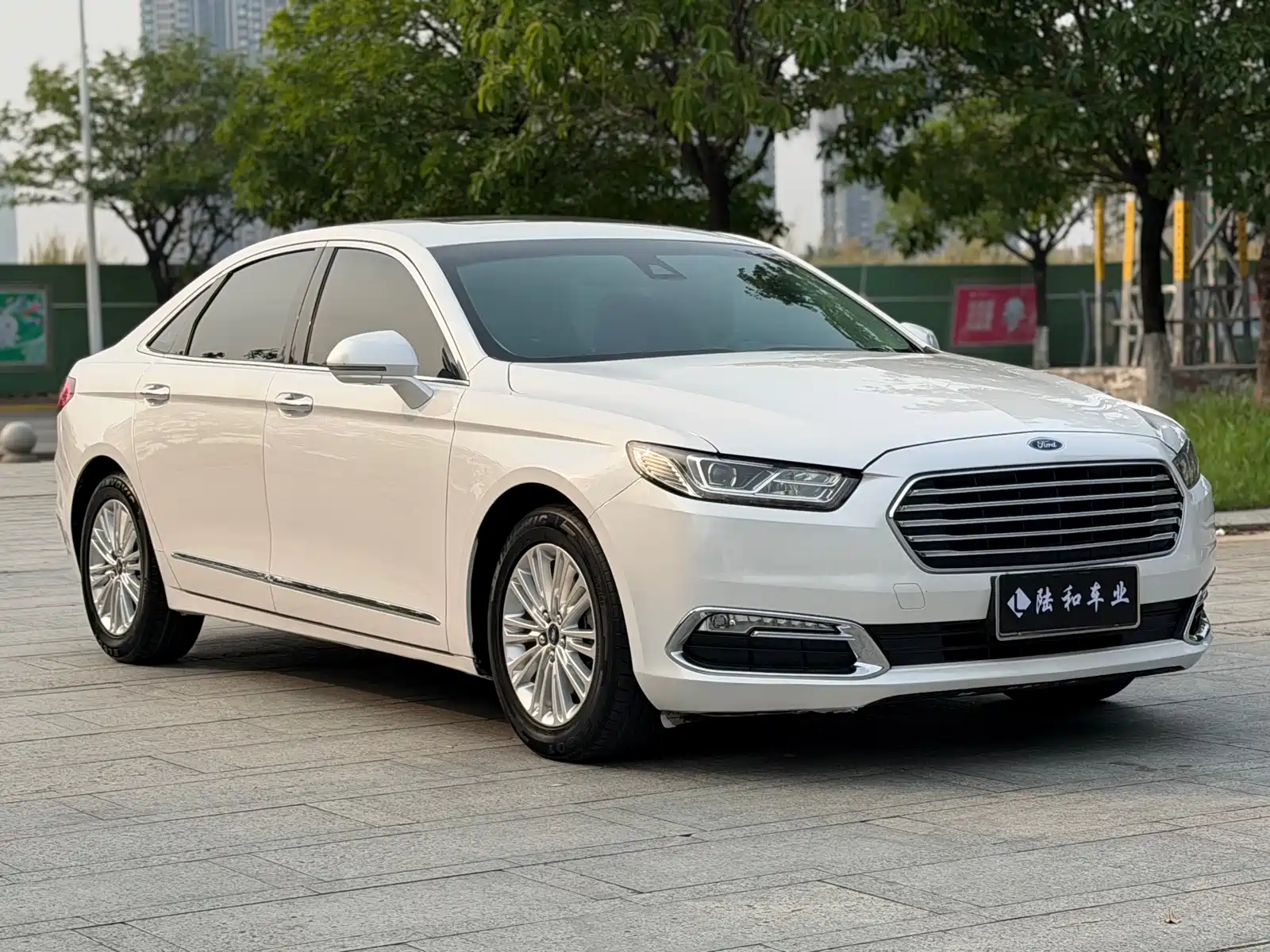 Фото 3 - Ford Taurus