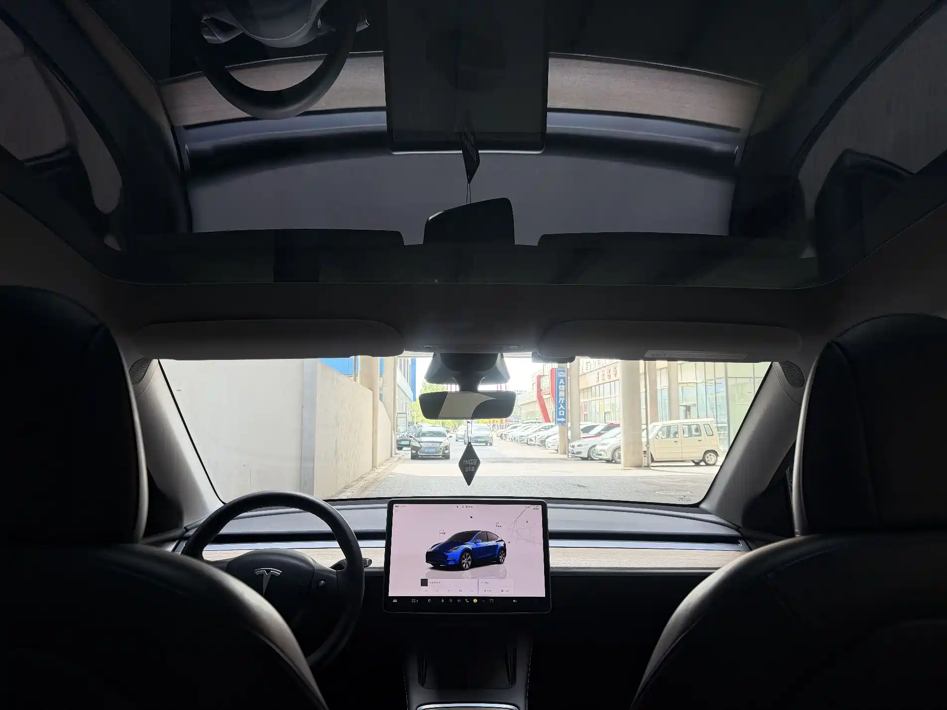 Фото 10 - Tesla Model Y