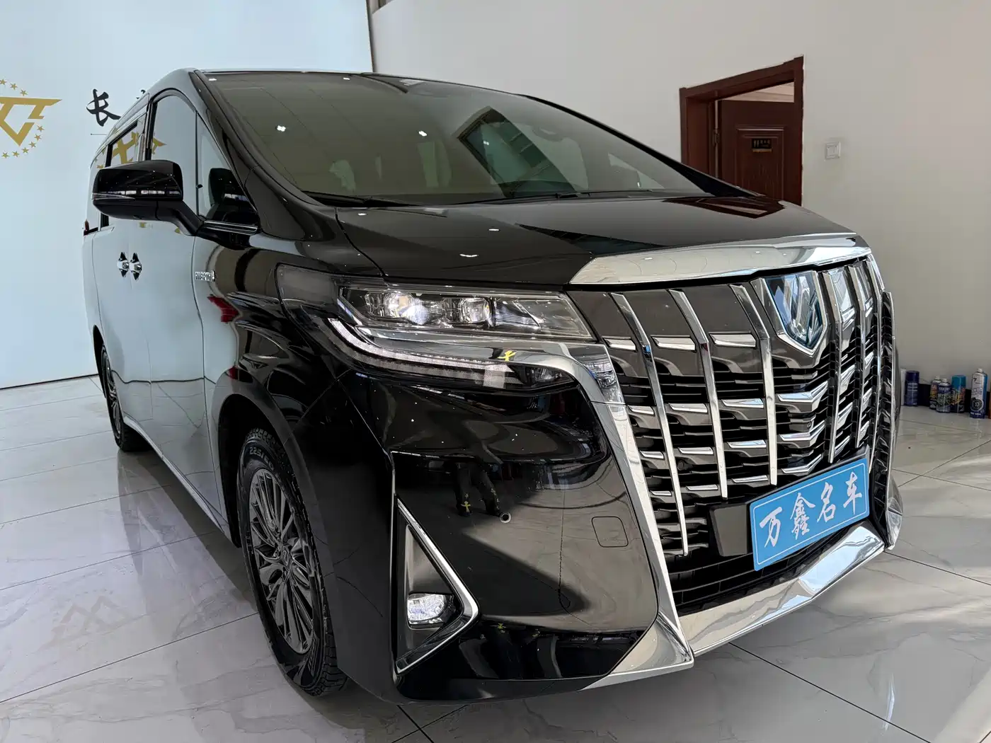 Toyota Alphard 2021 Hybrid 2.5L Premium фото 3