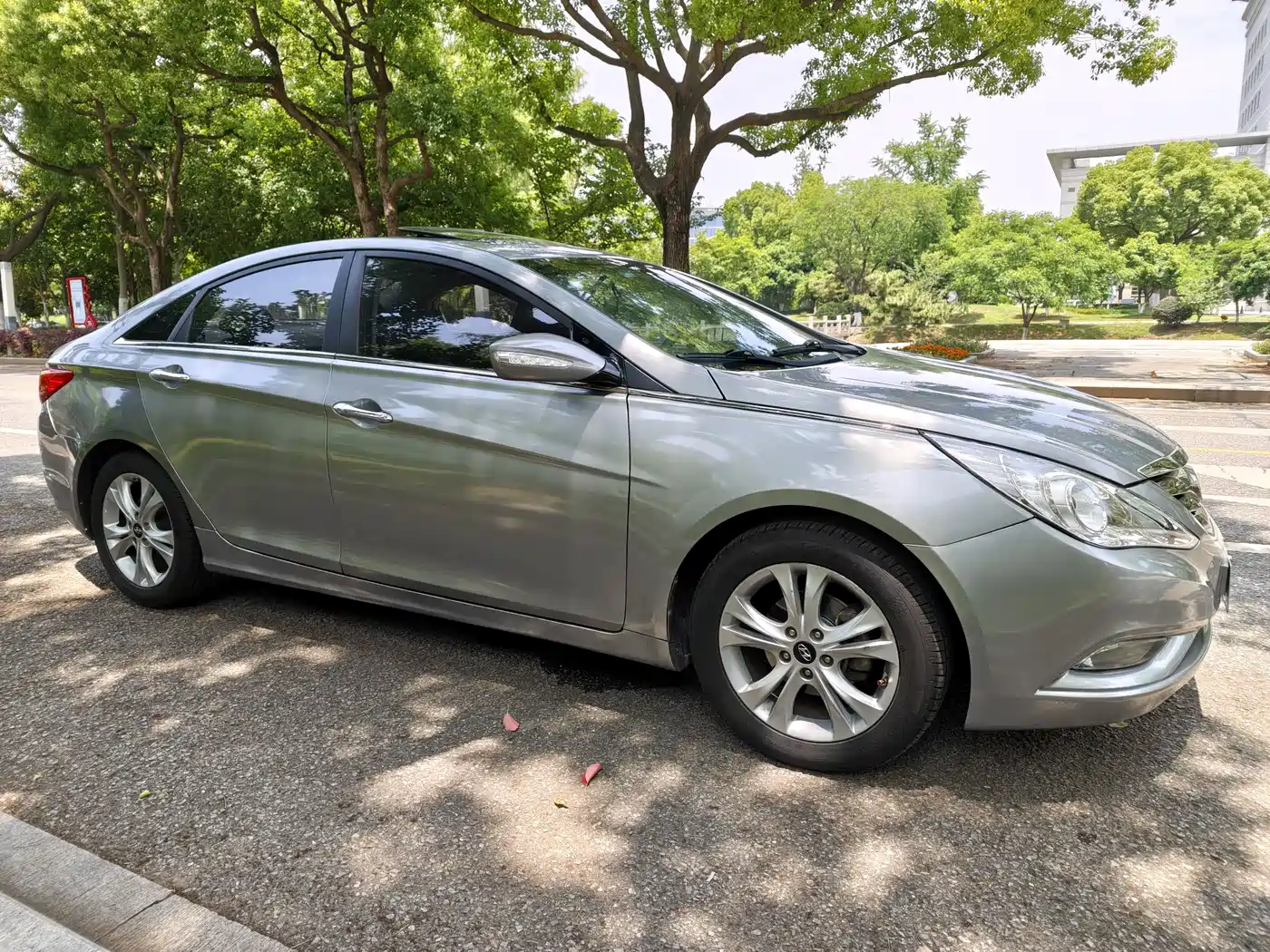 Hyundai Sonata 2013 2.0L Automatic Luxury Edition фото 3