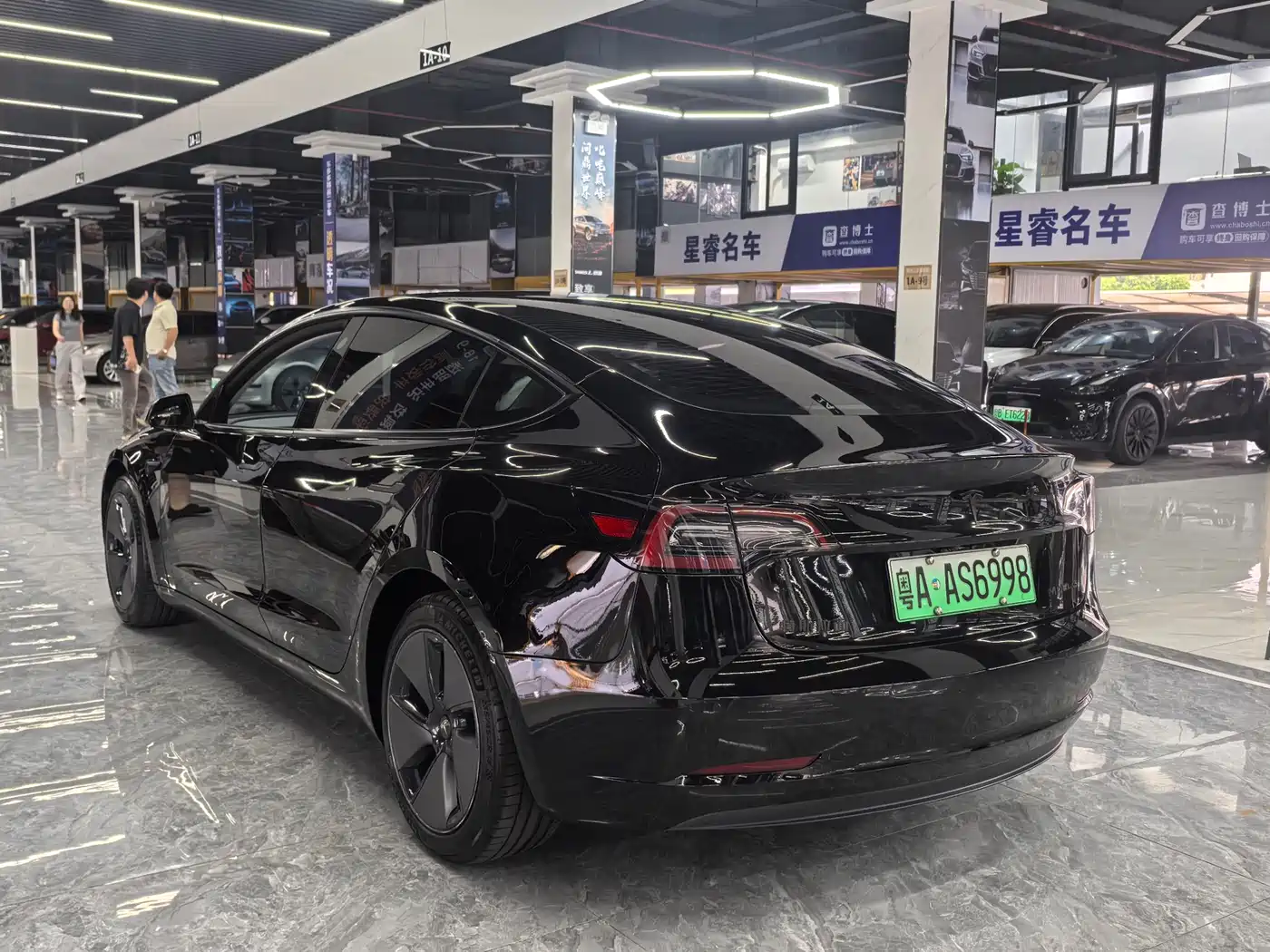 TESLA MODEL 3