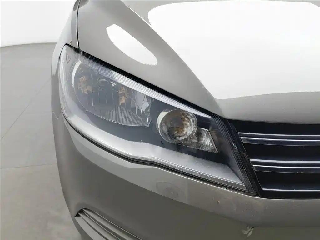 Volkswagen Jetta 2013 1.4L Manual Fashion фото 7