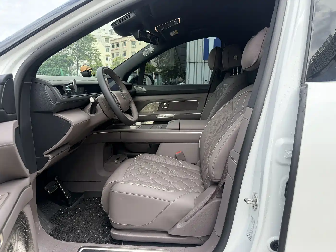 NIO ES8 2026 2025 Model 6-Seat Executive Luxury Edition