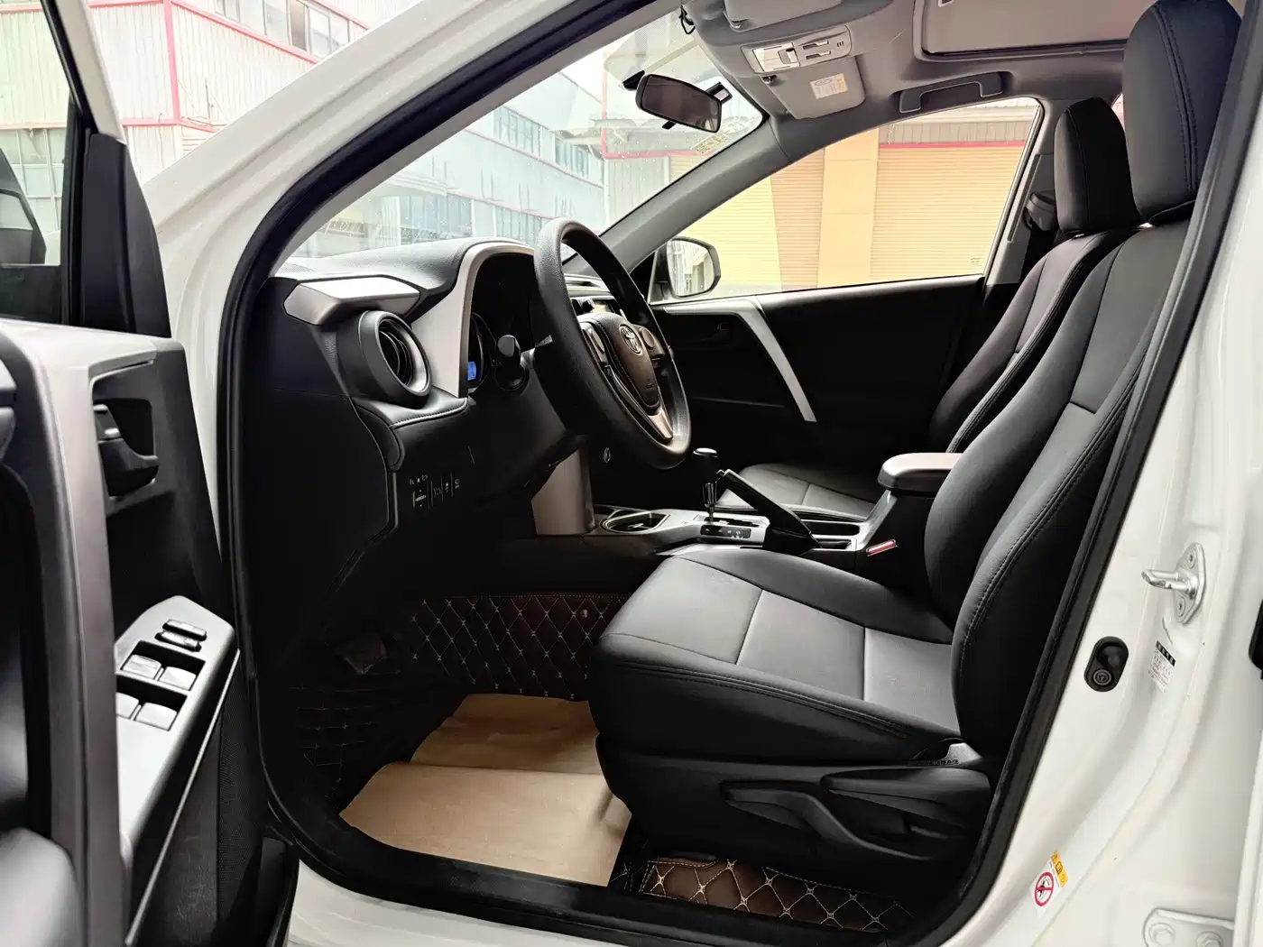 Toyota RAV4 Rongfang 2018 2.0L CVT 2WD Trend X Edition фото 8