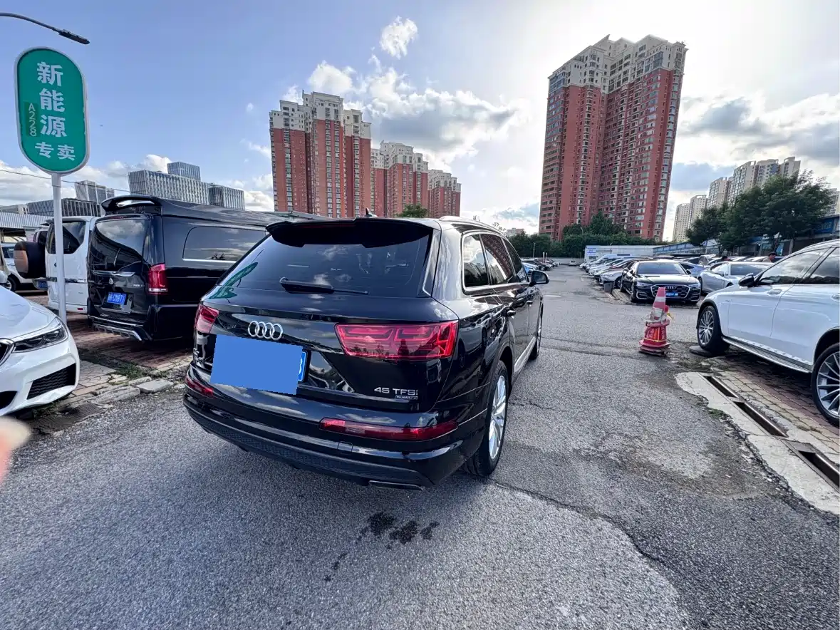 AUDI Q7