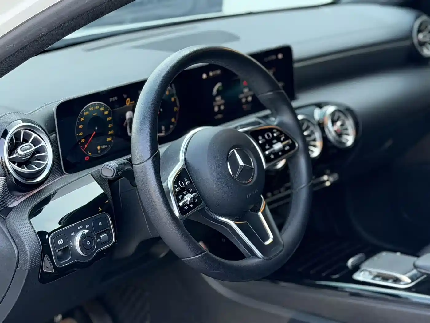 Mercedes-Benz A-Class 2020 A 200 L фото 5