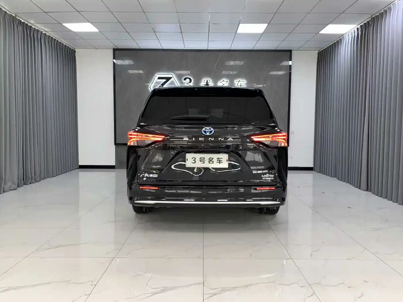 Toyota Sienna 2021 2.5L Hybrid Premium Edition фото 2