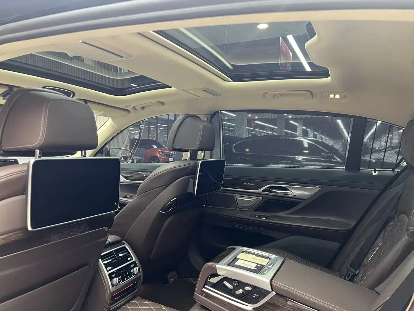 BMW 7 Series 2019 740Li Premium Luxury Package фото 18