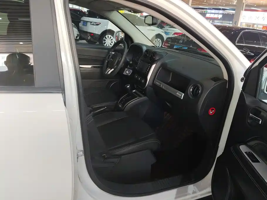 Jeep Compass (Import) 2013 2014 2.0L 2WD Luxury Edition