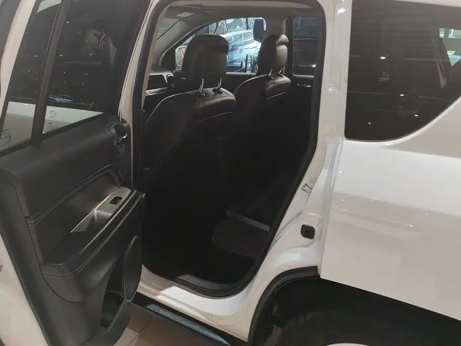 Jeep Compass (Import) 2013 2014 2.0L 2WD Luxury Edition